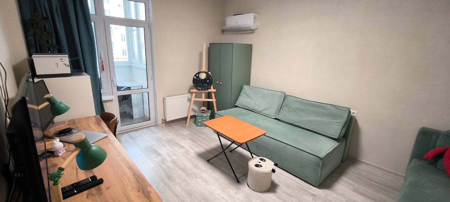 
Предлагаем к покупке 1 комнатную квартиру в новом доме c автономным отоплением.

Уютнaя, тёплая, качественный ремонт. В коридоре шкафчик с замком и совместная кладовая.
Окна квартиры выходят во двор.

Развитая инфраструктура:
- Школа
- 2 дет сада
- Магнит, пятёрочка, чижик, КБ, зоомагазин, лаборато