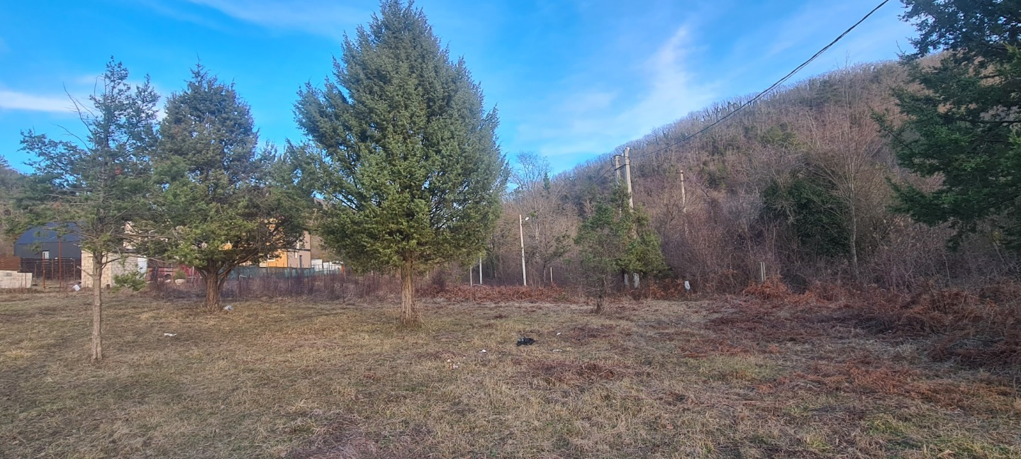 В продаже земельный участок 6,17 соток в селе Прасковеевка. На участке есть скважина, свет и газ по меже. В 100 метрах от участка течет горная речка. Прекрасный вид на горы.
Напрямую от Собственника!